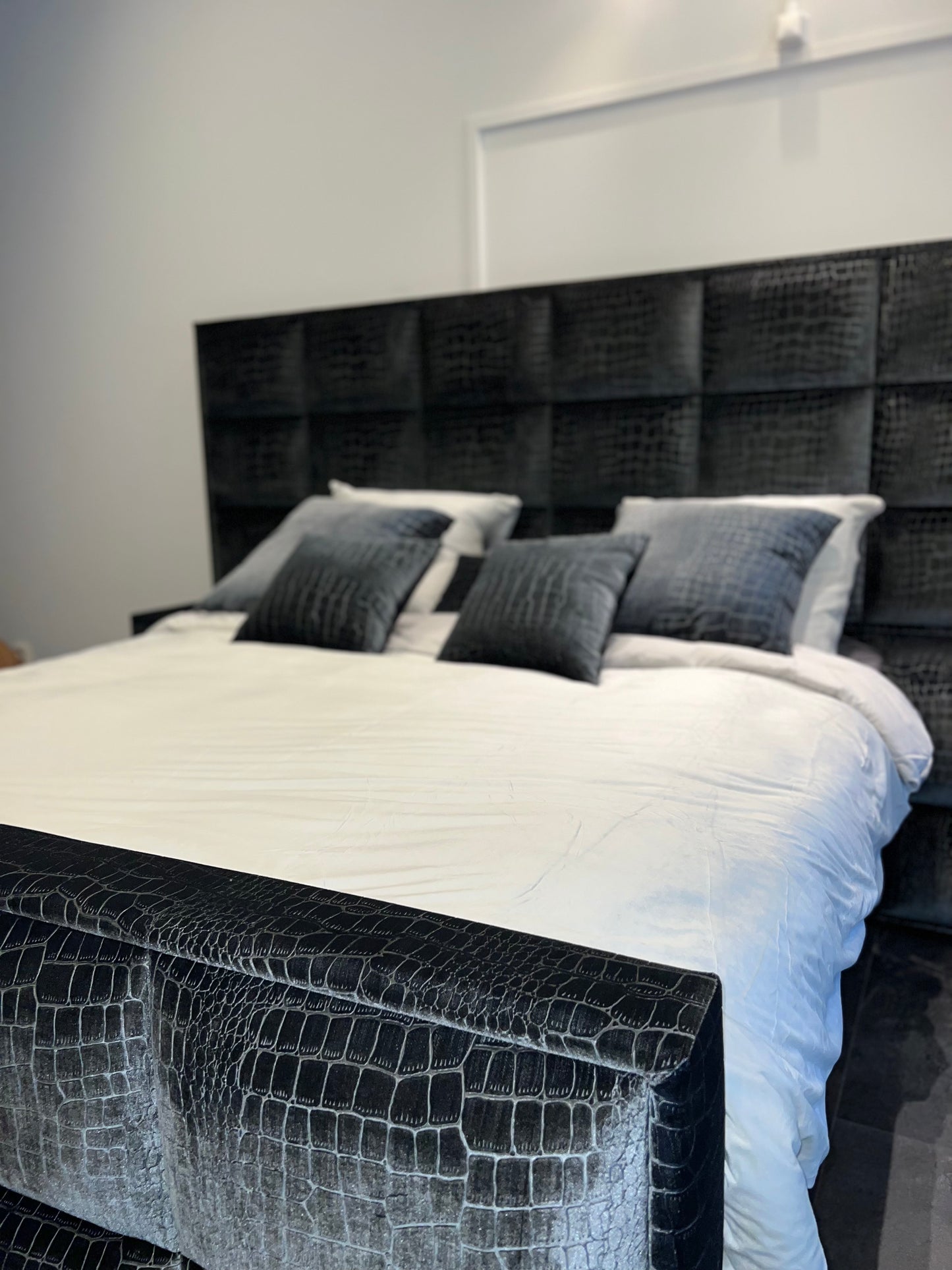 Megaboxspring Sydney Croco 180 x 200 Antraciet
