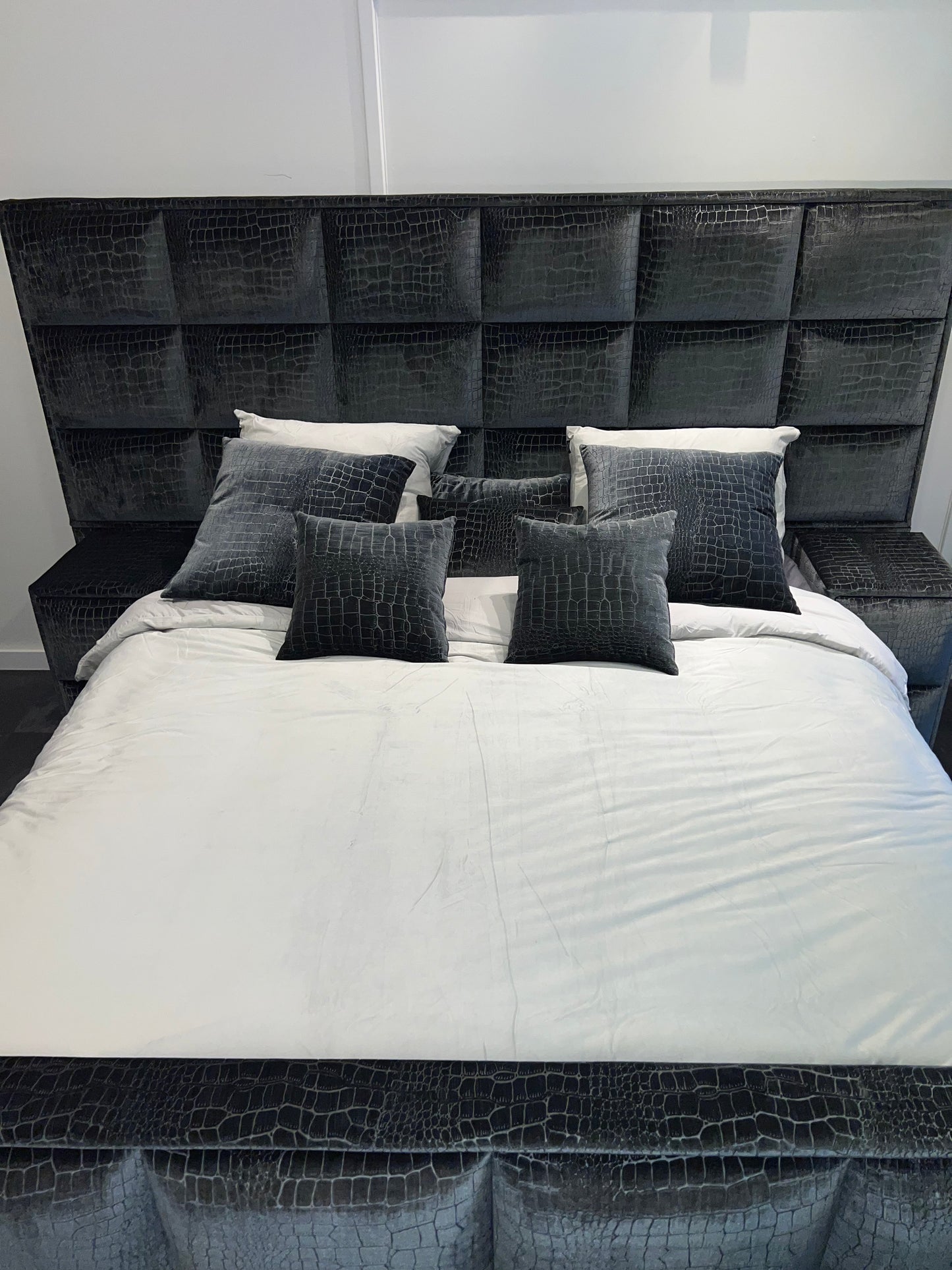 Megaboxspring Sydney Croco 180 x 200 Antraciet